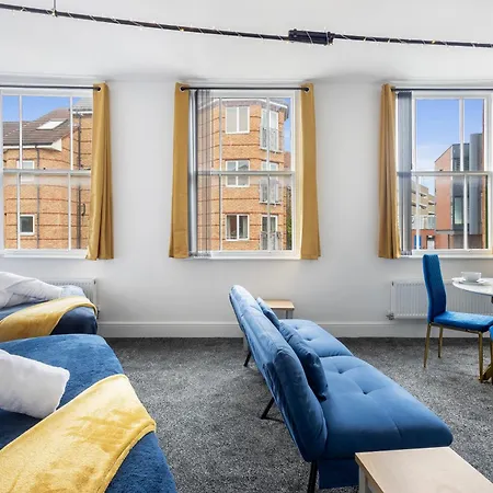 Elegant In Centre Apartment *