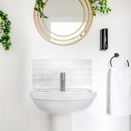 Elegant In Centre Apartment